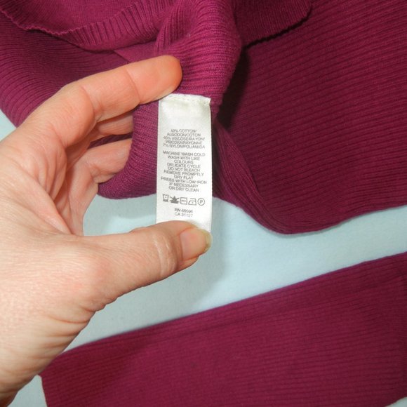 DKNY Jeans Wmn XL V Neck Long Sleeve Sweater Fine Gauge Knitted pattern Cabernet - Picture 11 of 11